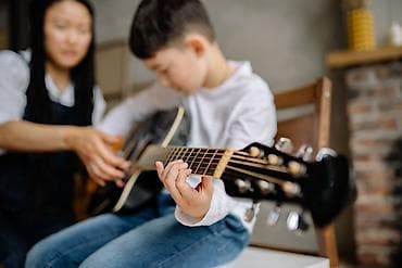 evde daye: 🎸 Gitara Kurslarına Qəbul Davam Edir! Gitara ifa etməyi peşəkar — 3