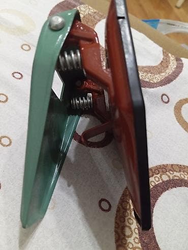 Digər ofis ləvazimatları: Məhsul: Sovet istehsalı metal dəlikdeşən (çuxur açan) Təsvir: - — 2