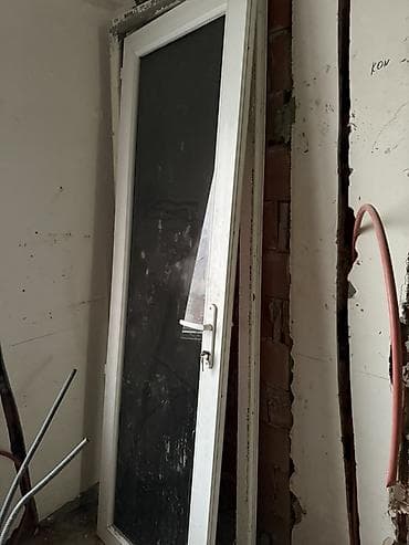 plastik gapi: Plastik (PVC) tam şüşəli qapı
Balkon üçün uyğundur. Şüşəsində çat var — 1