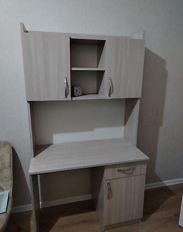 ofis kreslosu satilir: Düz masa, Polkalı, Siyirməli, Türkiyə, Sadə laminat — 1