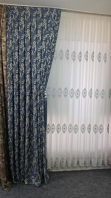 Zərif ornamentlərlə bəzədilmiş, mavi çalarlı sıx pərdələr dəsti. Dəstə lalafo.az -da Zərif ornamentlərlə bəzədilmiş, mavi çalarlı sıx pərdələr dəsti. Dəstə