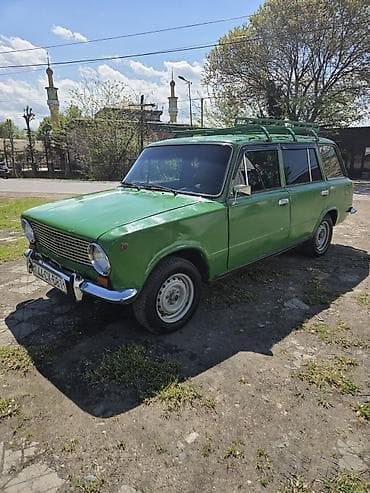 13 disk: VAZ 2102 universal, yaşıl rəngdə, dam yük rəfi ilə. Xüsusiyyətlər: - — 3