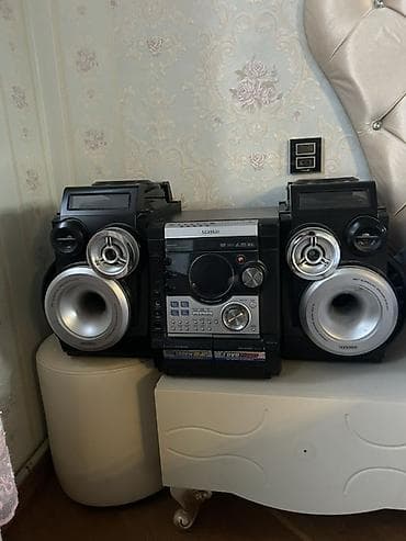 samaung s8: Samsung mini Hi‑Fi musiqi mərkəzi Xüsusiyyətlər: - 3 blokdan ibarət — 2