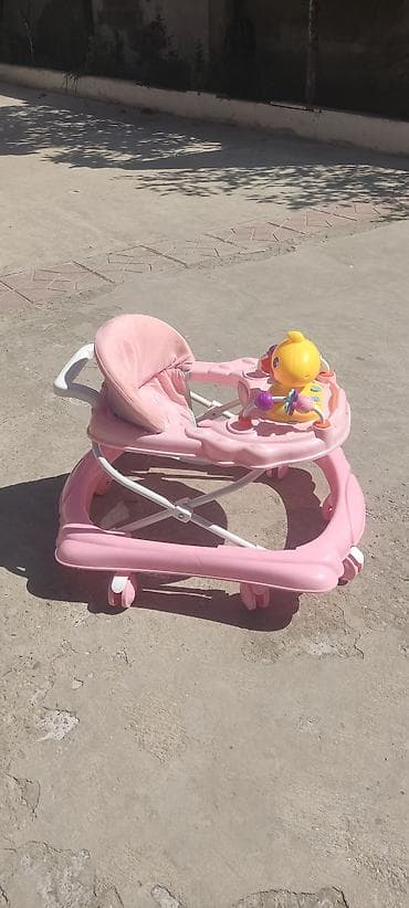 plastik cəllək: Uşaq gəzdiricisi (walker) – çəhrayı rəng - Yumşaq arxalı oturacaq — 2