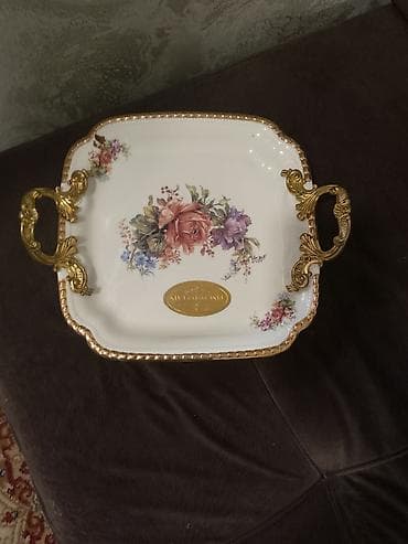 Porcelain servis sinisi – dekorativ çiçək naxışlı, qızılı detallar