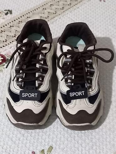 Unisex idman ayaqqabısı - Model: “SPORT” yazılı bağcığa klipsli