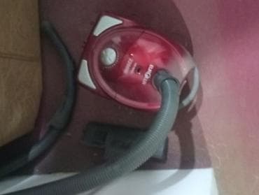 iphone 11 dubai version: Qırmızı rəngli tozsoran - Brend/model: Beko (korpus üzərində “Beko” — 2