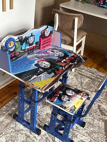 Uşaq üçün yazı‑çizgi dəsti – masa və stul komplekti - Mövzu: Thomas