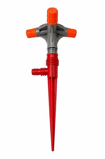 qapi ustu asmalar: Bağ üçün torpağa sancılan, üçbaşlı fısqı (sprinkler) suvarma başlığı — 1