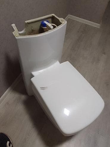 Müasir dizaynlı mərtəbəyə quraşdırılan unitaz - Kompakt, kvadrat — 5