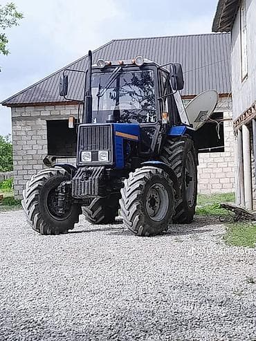 MTZ Belarus təkərli traktor - Güclü dizel mühərrik, ön çəkişli (4x4) — 1