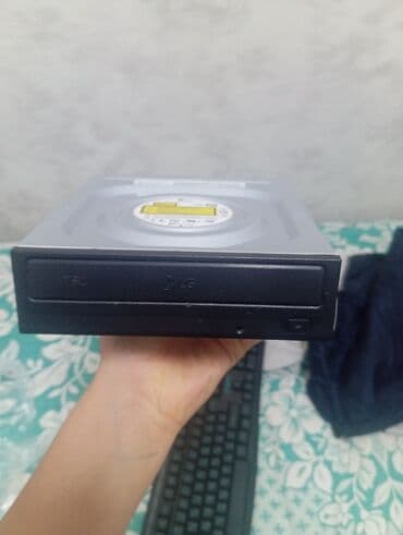 Kompüter və noutbuk aksesuarları: Dell LCD monitor

- Ekran diaqonalı: 35 eni uzunu 43 sam — 9