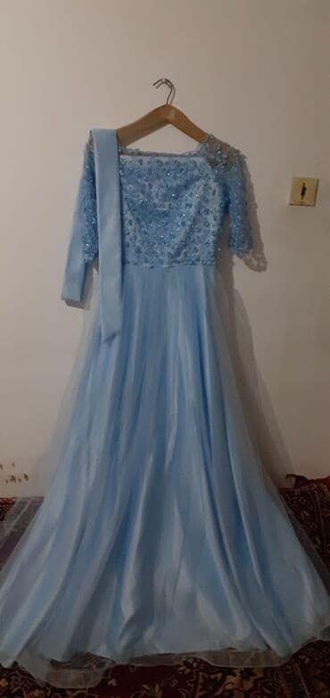 gəlin gulu: Mavi rəngli uzun ziyafət/libas - Rəng: Açıq mavi (pastel, “baby blue” — 2