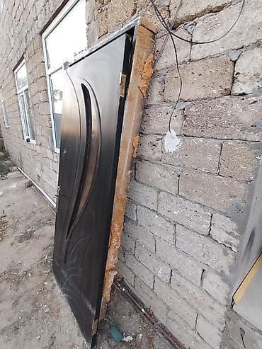 Salam. İşlənmiş Otaq qapısı satılır. Ölçülər 92x210 sm. İşlənmiş