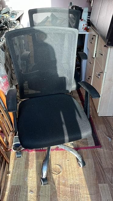 tək kreslo: Təkərli, Qolları tənzimlənmir — 2