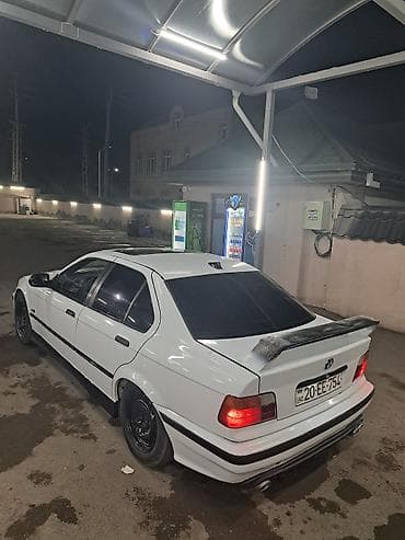 bmw 550: BMW 3 series: 1.8 l | 1992 il Sedan — 4