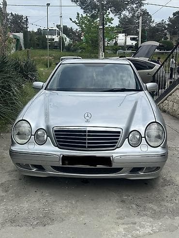 mercedes 208 d: Mercedes-Benz E-Class: 2 l | 2000 il Sedan — 2