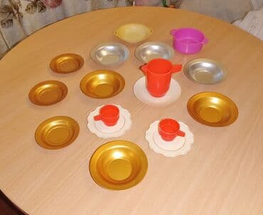 1 cent kaç manat: SSSR dövrünün uşaq üçün oyuncaq qab qacaq dəstləri. Birinci şəkildə — 4