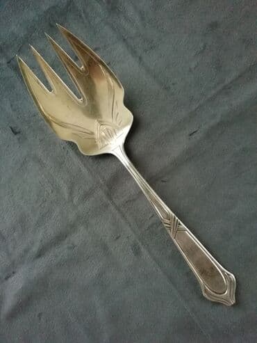 Gümüşü dörd dişli, dekorativ naxışlarla bəzədilmiş salat çəngəli