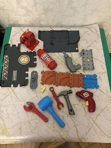 Alət dəstləri: Uşaq üçün plastik konstruksiya və alətlər dəsti Məzmun: - Oyuncaq — 2