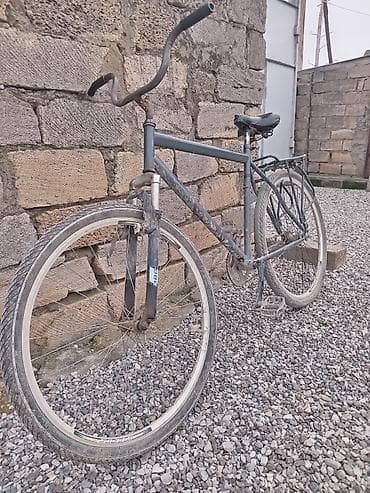 Şəhər tipli velosiped - Çərçivə: polad, klassik düz geometriya -