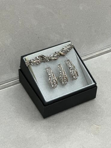 Dəstə daxildir: Üzük, Sırğa, Bilərzik, Gümüş, 925 Əyar, 25 g