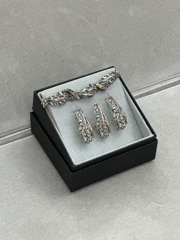золотые серьги купить в баку: Dəstə daxildir: Üzük, Sırğa, Bilərzik, Gümüş, 925 Əyar, 25 g — 1