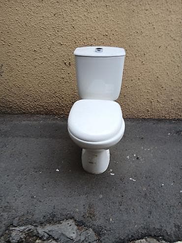 Unitaz, üst çəni və oturacağı ilə birlikdə. - Klassik, kompakt iki