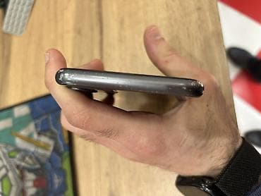 iphone 12 korpus: IPhone 11, Qara — 2