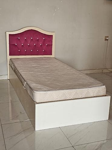 işlenmiş kravatlar: *Asy Qiymet. 90 azn. Carpayı satılır* Catdırlma pulsuz* Ünvan — 1