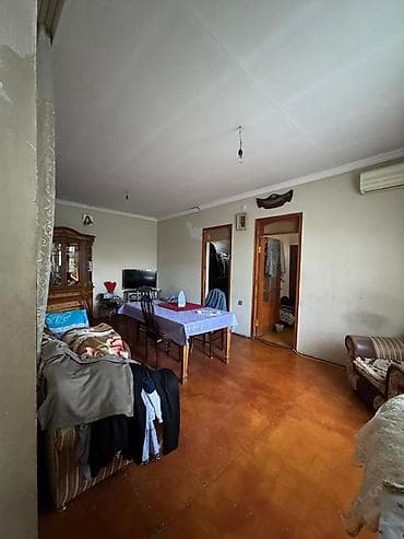 kirov qesebesi: Satılır: Həyət evi Planlama: - Girişdən geniş zal (split-kondisioner — 4