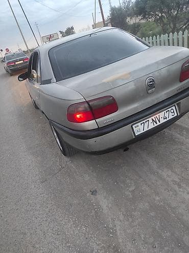 b class: Opel Omega B sedan - Kuzov: 4 qapılı sedan, gümüşü rəng - Mühərrik və — 4