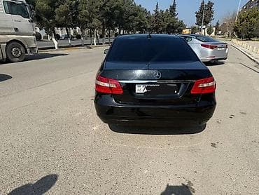 mersedes paxlava: Mercedes-Benz E-Class sedan E 200 - Kuzov: Qara rəng, 4 qapılı sedan — 3