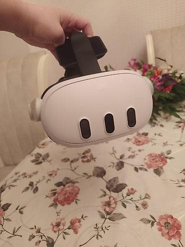 ucuz iphoneler: Meta Quest 3 VR eynəyi + stend - All‑in‑one VR qulaqlıq: ön paneldə — 3