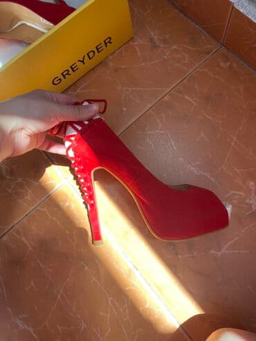 Tuflilər, Ölçü: 36, rəng - Qırmızı, İşlənmiş lalafo.az -da Tuflilər, Ölçü: 36, rəng - Qırmızı, İşlənmiş