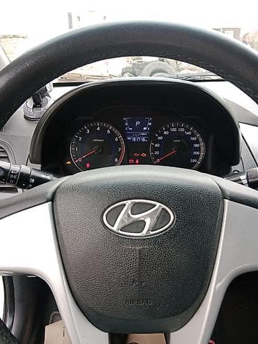 hyundai accent 1995 model: Hyundai Accent: 1.4 l | 2013 il Sedan — 6