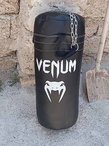 Çox az işlənmiş, ideal vəziyyətdə Venum boks kisəsi satılır. Heç bir