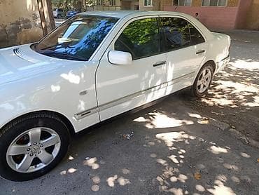 met: Mercedes-Benz E-Class: 2 l | 1996 il Sedan — 2