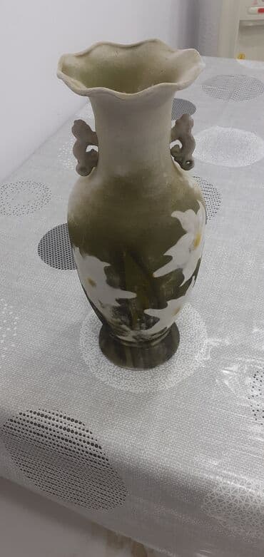 Sandıqlar: Bir vaza, Keramika — 2