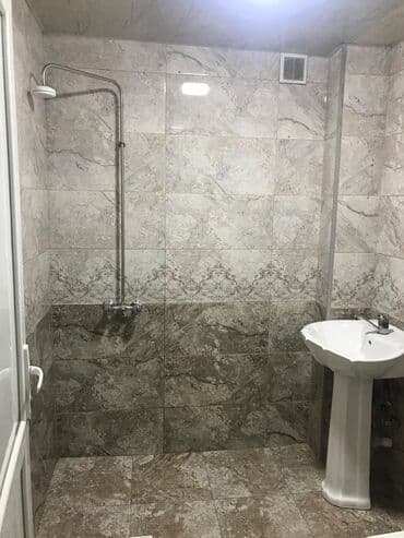 снять квартиру посуточно: Kirayə üçün mənzildə otaq 3 - Otaq: divarlı kağızla işlənmiş, xalça — 6