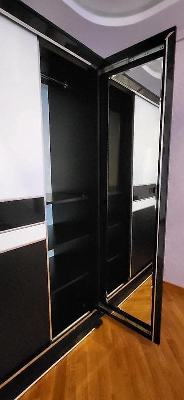 islenmis qapi satiram: Yataq otağı 600 manata satılır. 4000 manata alınıb. Az işlənib. Heç — 3