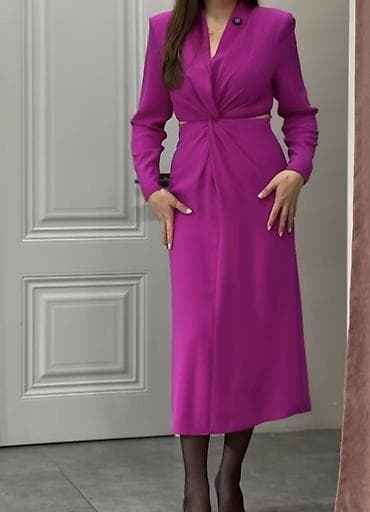 Zəngin fuşya rəngində zərif qadın donu. - Model: midi uzunluq, düz — 1