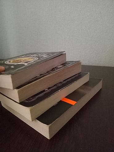 hedef kitabi: Книги Агаты кристи каждая стоит по 8 манат кроме Рождество Эркюля — 3