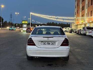 mercedes cl220: Mercedes-Benz C-Class sedan - Gövdə: 4 qapılı sedan, ağ rəng - Kuzov — 4