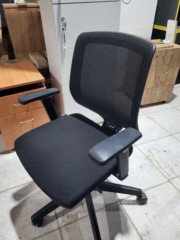 Офисные столы: Б/у, С колесиками, Рукояти регулируются, Ткань — 3