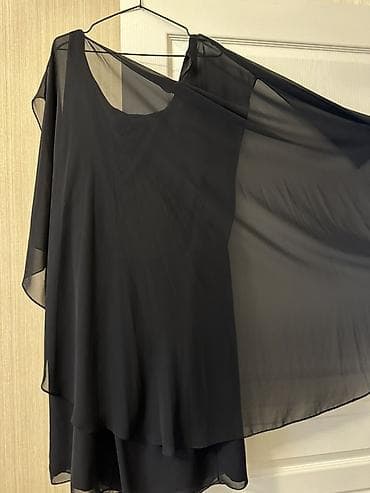 koja etek: Qara şifon paltar - Model: axıcı, asimmetrik qatlı şifon paltar - — 2