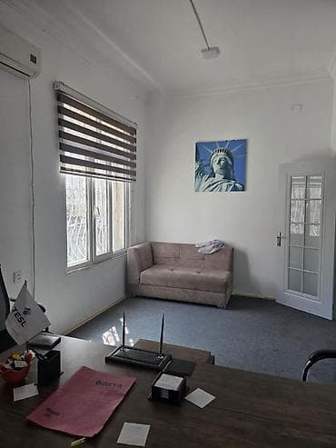 Nizami Metrosunun Düz Yanında! Teraslı 5 Otaqlı Qeyri-Yaşayış Obyekt / — 2