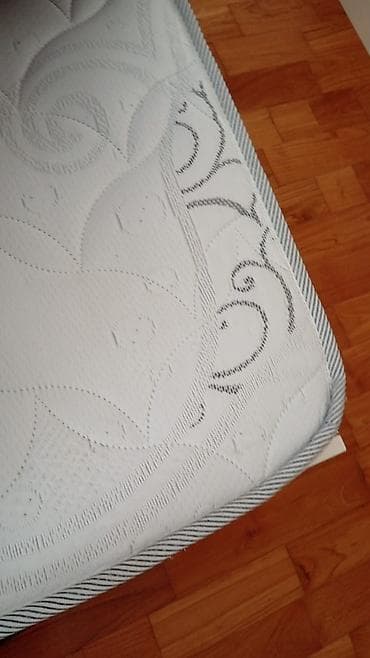 ortopedik: Salam. Əlaqə yalnız whatsapp. Yeni kimidir. 2.700 alınıb. Bir tək çat — 5