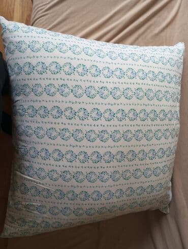 Dekorativ Sadə Yastıq