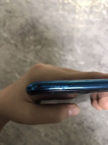 telefonun: Məhsul: Mavi rəngli smartfon Xüsusiyyətlər: - Ekran: çərçivəsi nazik — 4